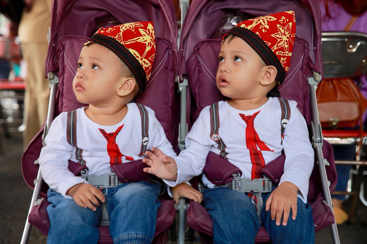 Ratusan Orang Kembar Berkumpul Di Banyuwangi